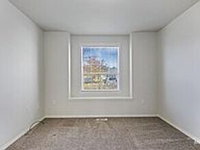 9948 W Sleepy Hollow Ln in Garden City, ID - Building Photo - Building Photo