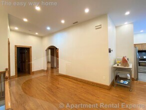 61 River St, Unit 1 in Cambridge, MA - Foto de edificio - Building Photo