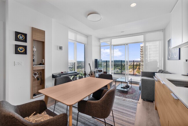 1045 Austin Av in Coquitlam, BC - Building Photo - Building Photo