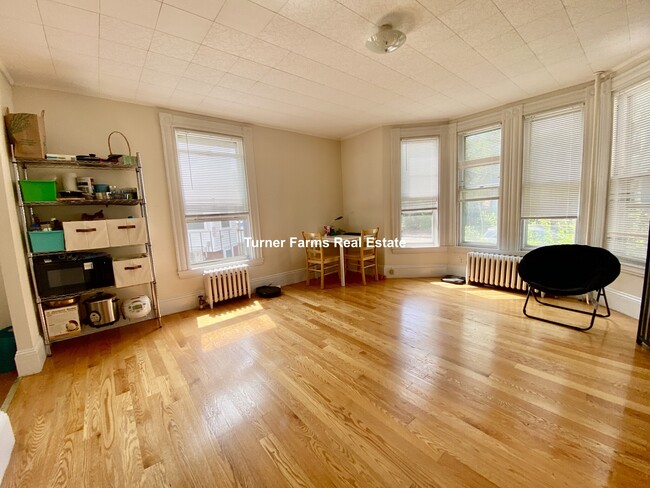 381 Harvard St, Unit 01