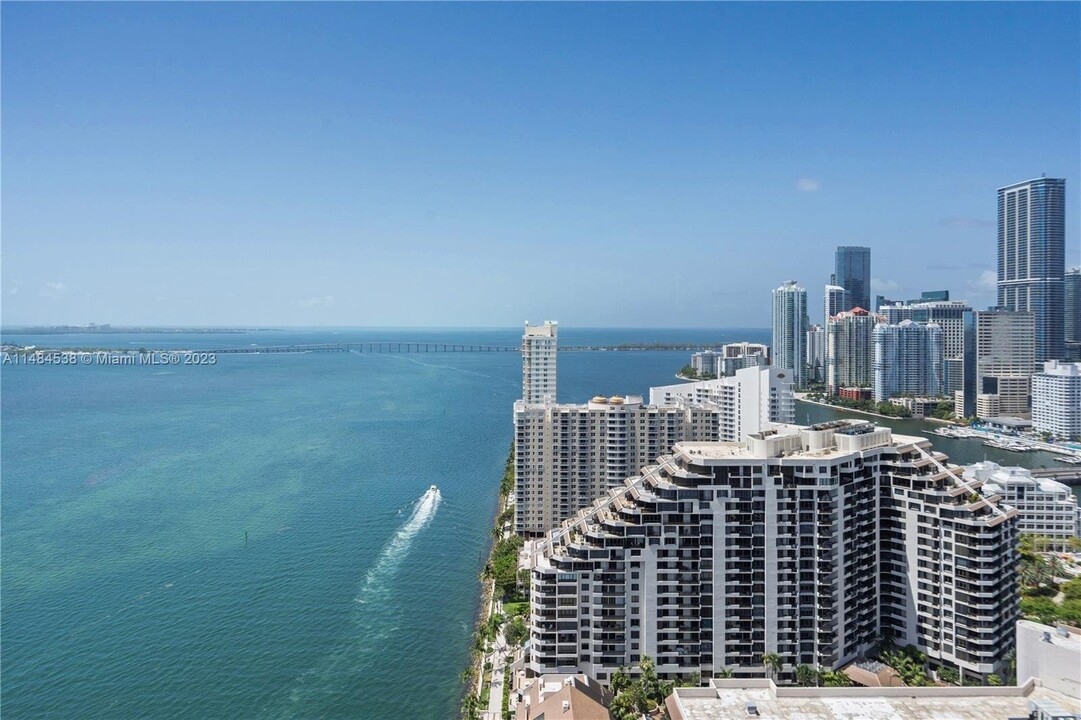 808 Brickell Key Dr in Miami, FL - Building Photo