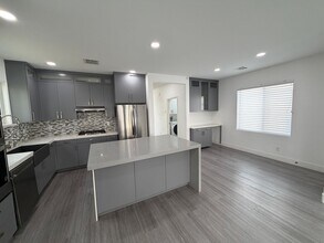 6736 Donside Ct in Las Vegas, NV - Building Photo - Building Photo