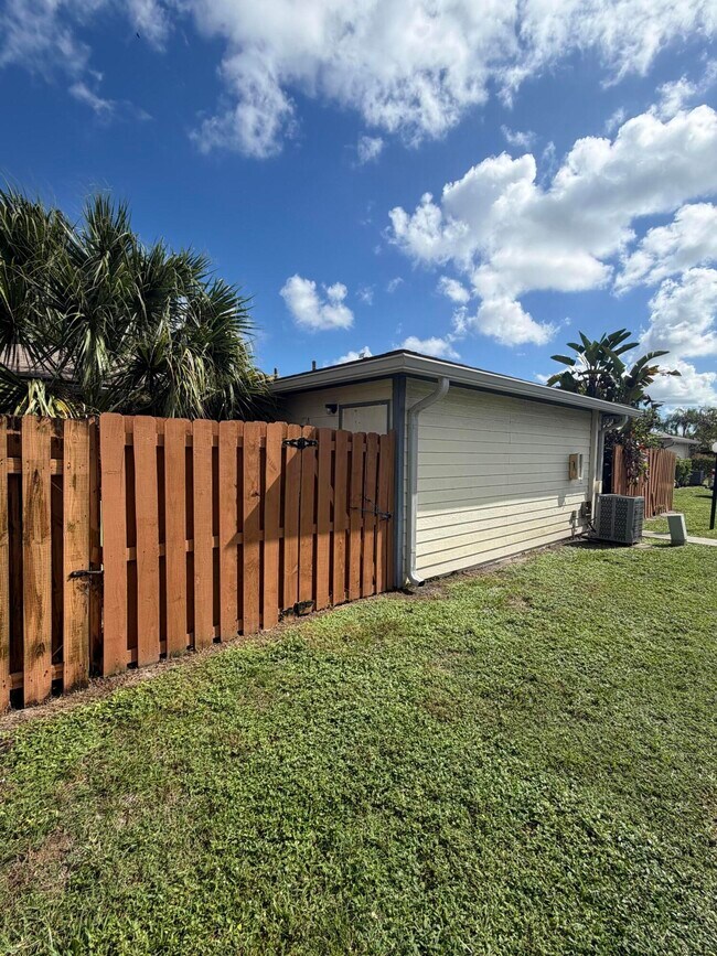 1788 My Pl Ln in West Palm Beach, FL - Building Photo - Building Photo