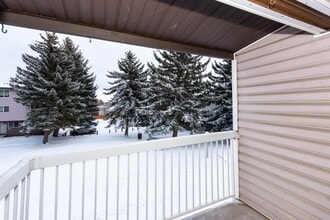 3800 Fonda Way SE in Calgary, AB - Building Photo - Building Photo