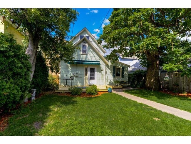 894 Beech St in St. Paul, MN - Foto de edificio - Building Photo