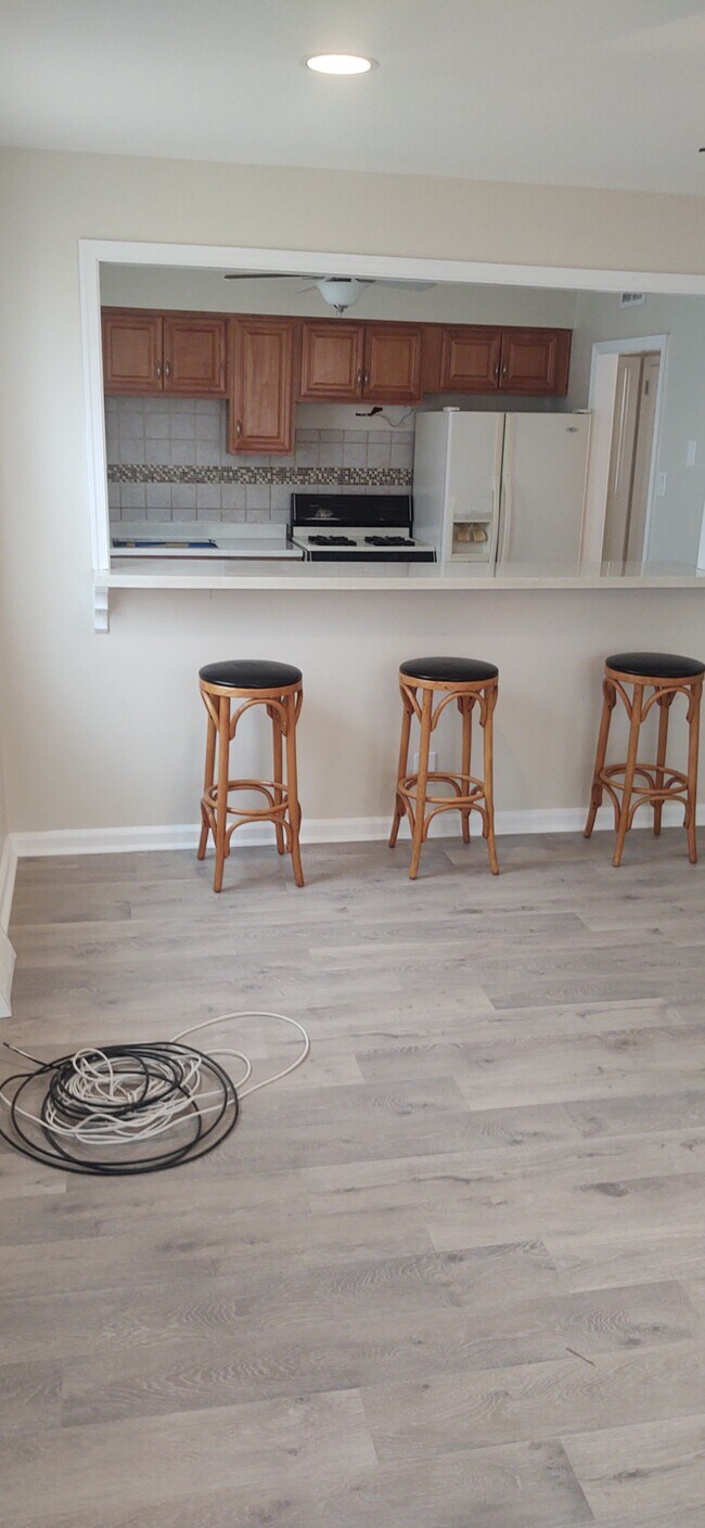 801 Tyson Ave, Unit 2nd Floor photo'