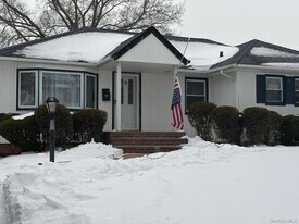 3134 Ward Ln in Hempstead, NY - Building Photo