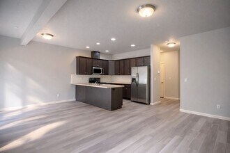 193 Cloverdale Rd in Kalama, WA - Building Photo - Building Photo