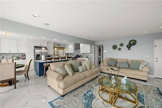 805 Ocean Ave in Seal Beach, CA - Building Photo - Building Photo