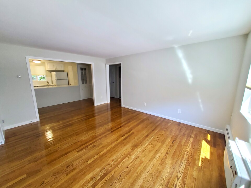 82 Lake Ave in Melrose, MA - Building Photo