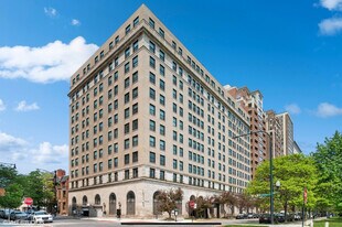 2100 N Lincoln Park W in Chicago, IL - Building Photo