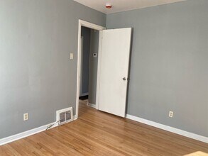 1121 Mt Olive Ave in University City, MO - Building Photo - Building Photo