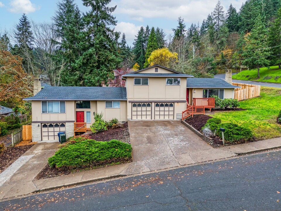 295-297 Coachman Dr in Eugene, OR - Building Photo