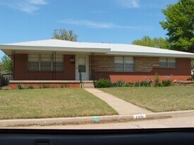 1321 Lindale Ave in Norman, OK - Building Photo