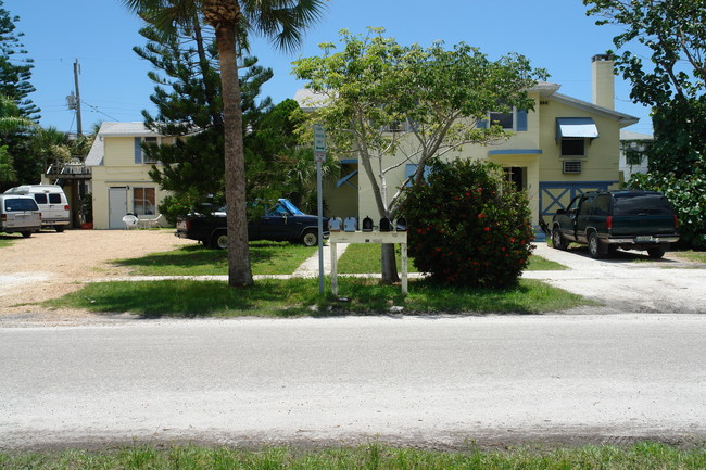 84 AVENIDA VENECCIA in Sarasota, FL - Foto de edificio - Building Photo