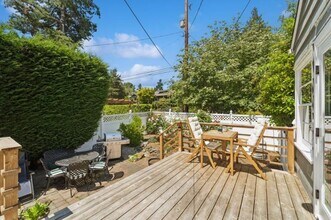 2413 NE 60th St in Seattle, WA - Building Photo - Building Photo