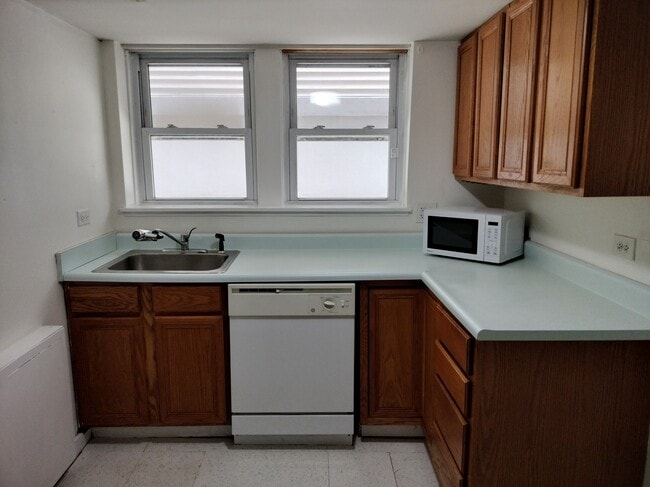 1943 W Oakdale Ave, Unit Garden