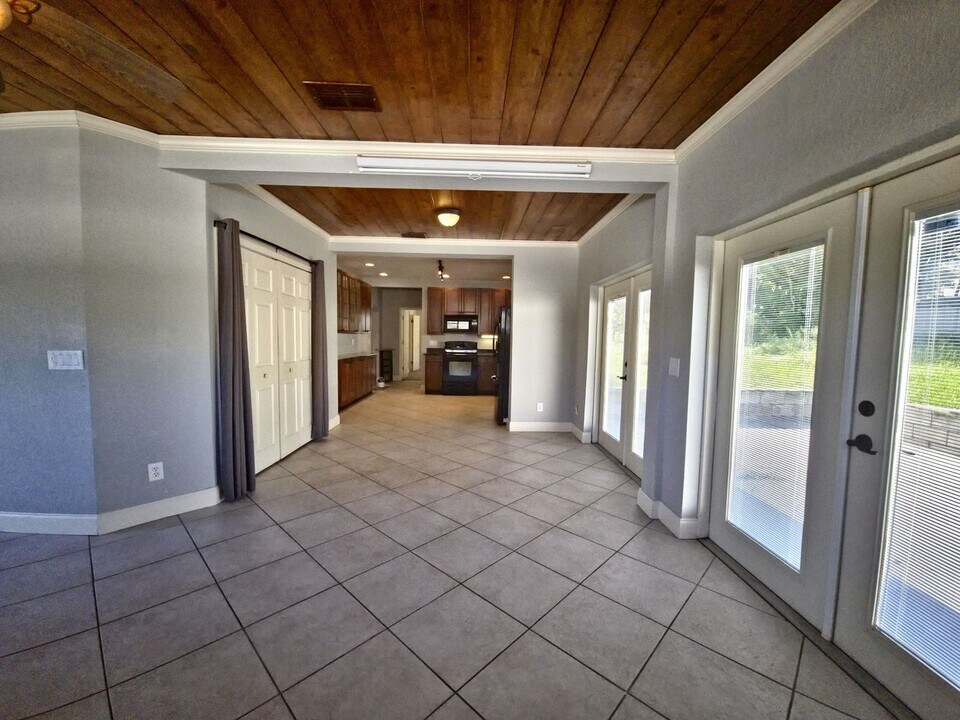 979 W Montrose St in Clermont, FL - Building Photo