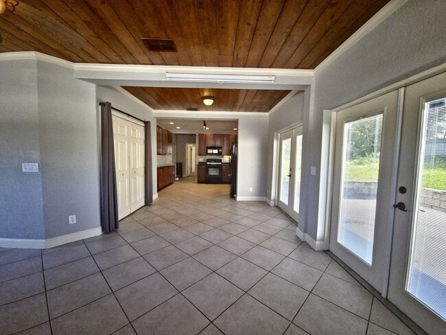 property at 979 W Montrose St
