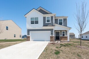 2519 Dixon Crk Dr in Whitestown, IN - Building Photo