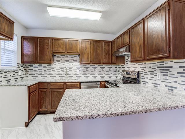 571 Majestic Park Ln in Cedar Hill, TX - Building Photo - Building Photo