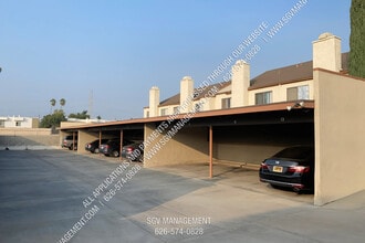 Park Royal Apartments in Azusa, CA - Foto de edificio - Building Photo