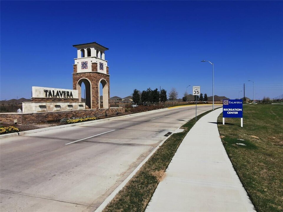 24931 Providence Heights Way in Richmond, TX - Building Photo