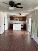526 Brooks Ave, Unit Front Unit in Venice, CA - Foto de edificio - Building Photo