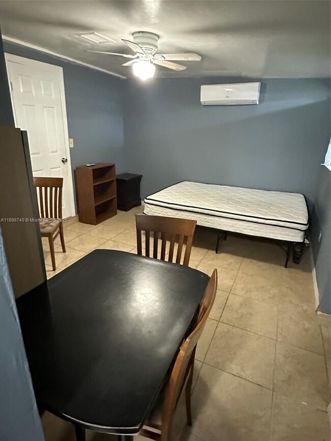 1041 NW 196th St in Miami, FL - Building Photo - Building Photo