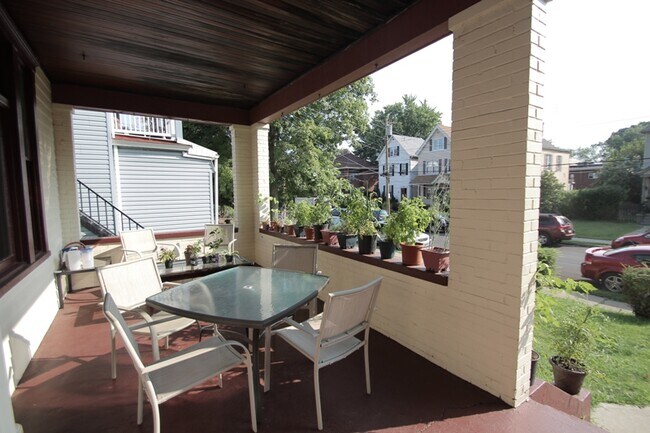 732 Savannah Ave, Unit 1 in Pittsburgh, PA - Building Photo - Building Photo