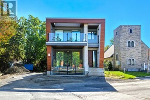884 Byron Ave in Ottawa, ON - Building Photo