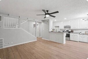 3502 Burlington St in Houston, TX - Building Photo