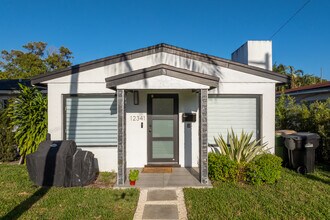 12345 NE 11th Ct in North Miami, FL - Building Photo - Building Photo