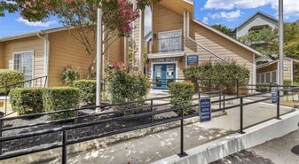 Viva Max in San Antonio, TX - Building Photo