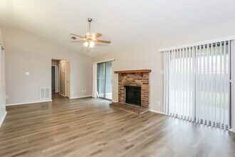 3900 Dogwood Ct in Fort Worth, TX - Building Photo - Building Photo