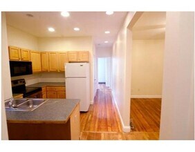15 Linden St, Unit 2 in Boston, MA - Building Photo - Building Photo