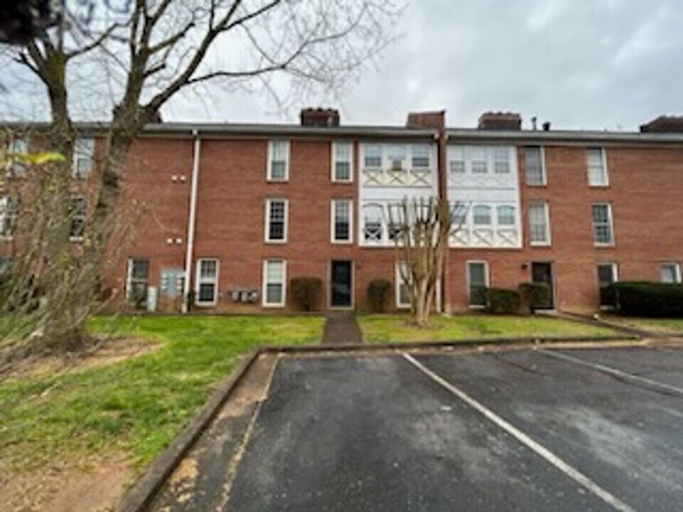 1166 Booth Rd SW in Marietta, GA - Building Photo