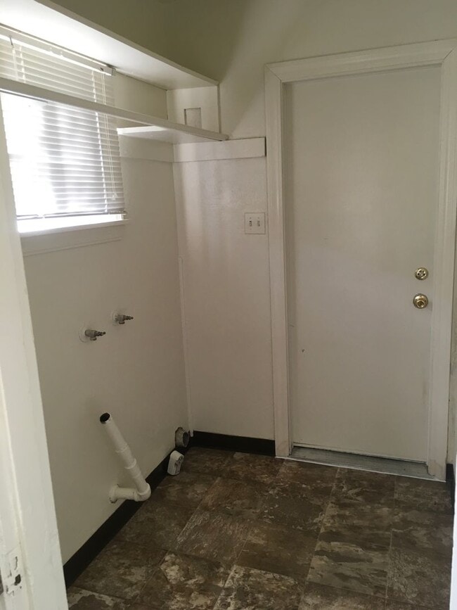 1856 Willis St in Redding, CA - Building Photo - Building Photo