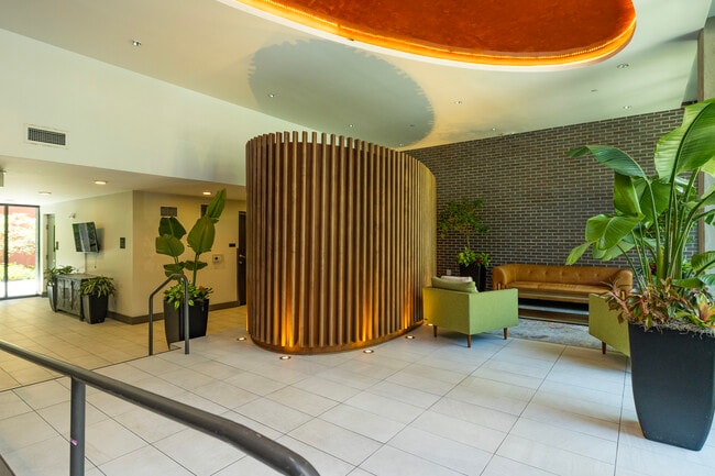 The Pearl in Tampa, FL - Building Photo - Building Photo