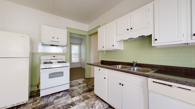 property at 2505 Poplar St