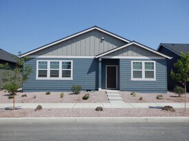 1337 NW Upas Pl in Redmond, OR - Building Photo