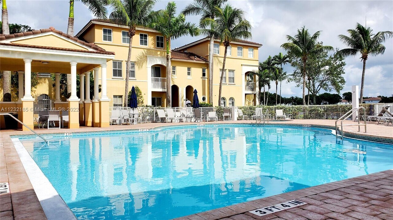4381 SW 160th Ave, Unit 209 in Miramar, FL - Building Photo