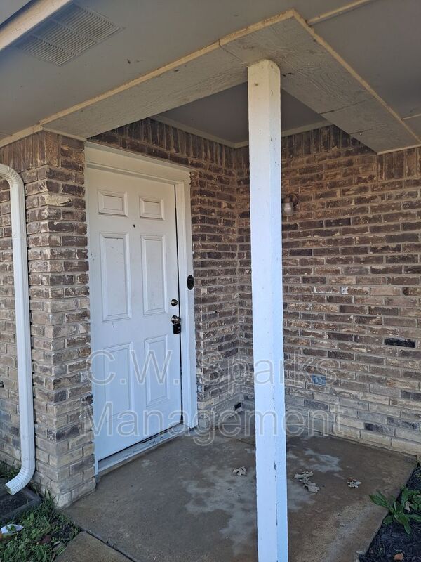 2742 Sunset Strip Dr in Glenn Heights, TX - Building Photo - Building Photo