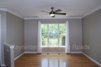 8122 Ships Crossing Rd in Norfolk, VA - Building Photo - Building Photo