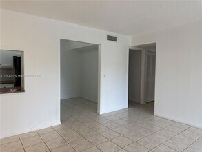 1101 Green Pine Blvd, Unit 0061 in West Palm Beach, FL - Building Photo - Building Photo