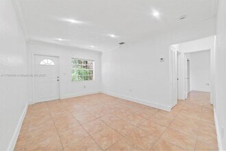 17380 NE 4th Pl in Miami, FL - Building Photo - Building Photo