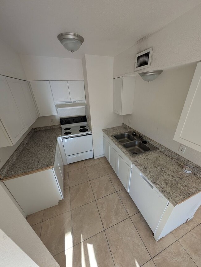 property at 3959 N Tyndall Ave