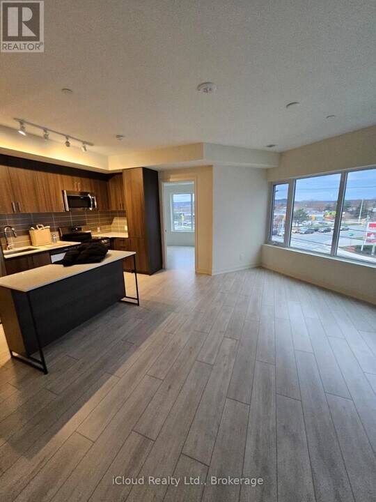 8020 Derry Rd in Milton, ON - Building Photo