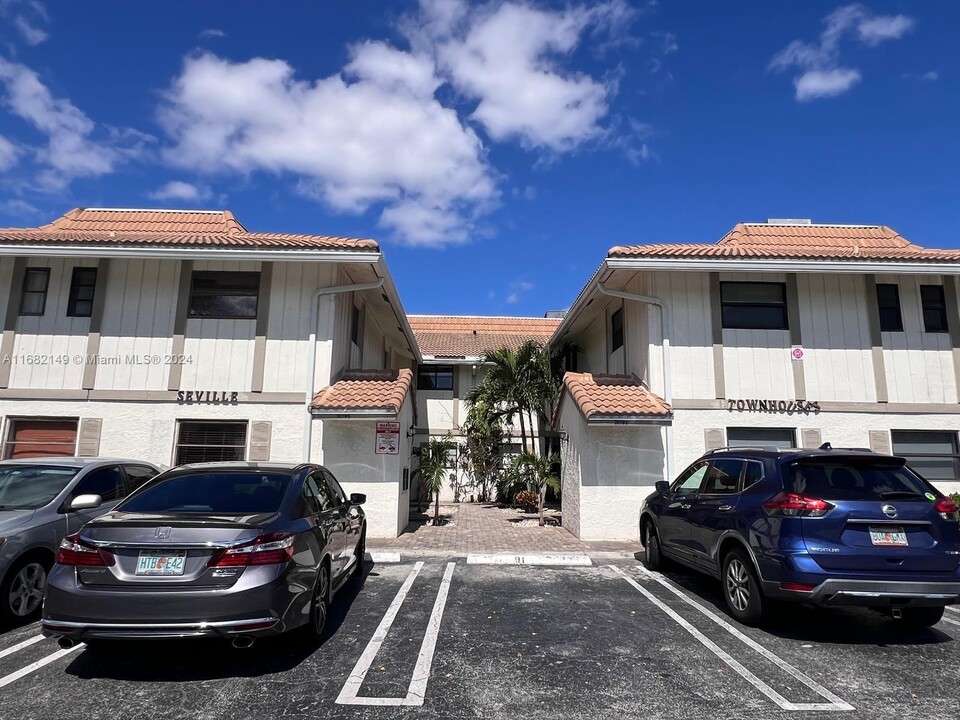 10789 Royal Palm Blvd in Coral Springs, FL - Building Photo