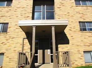 Valley Forge Apartments in Coralville, IA - Building Photo - Building Photo